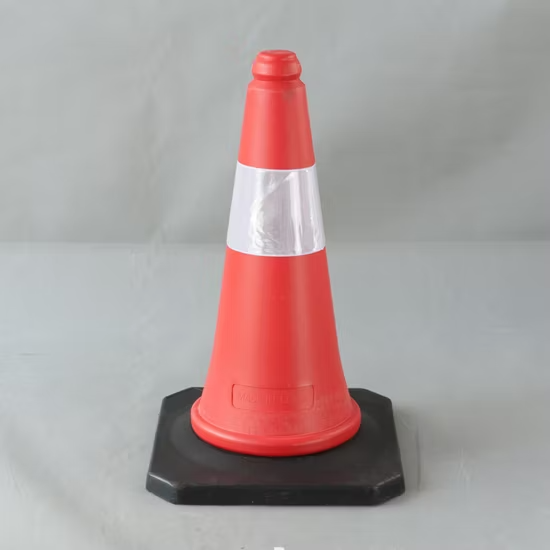 Cọc tiêu giao thông đường bộ bằng nhựa PE, đế cao su đen, đường kính 500mm